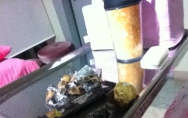 手术后有些东西不能吃，护士请我吃巧克力。真心感动奥……
每天主刀医生都会来给我做检查，很细心的给我讲解恢复的情况，我对效果越来越自信了。