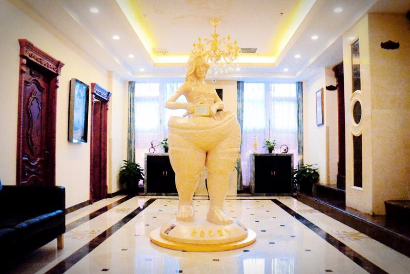 北京艺美医疗美容诊所整形宣传雕像