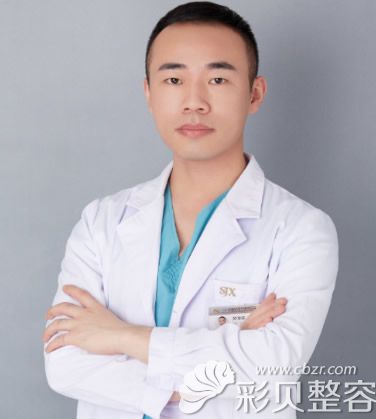 北京圣嘉新医疗美容医院眼鼻整形医生黄海滨