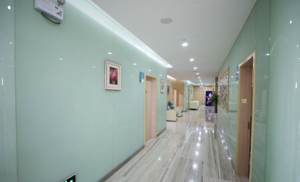 重庆联合丽格美容医院走廊