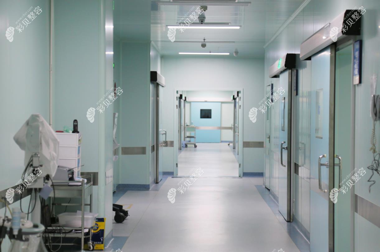 四川现代医院医疗美容科手术室走廊
